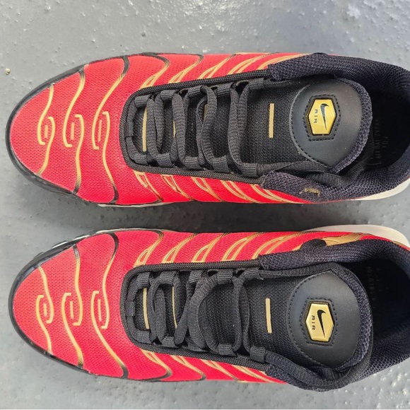 Nike Air Max Plus- University Red & Metallic Gold- 8.5 - Picture 4 of 9